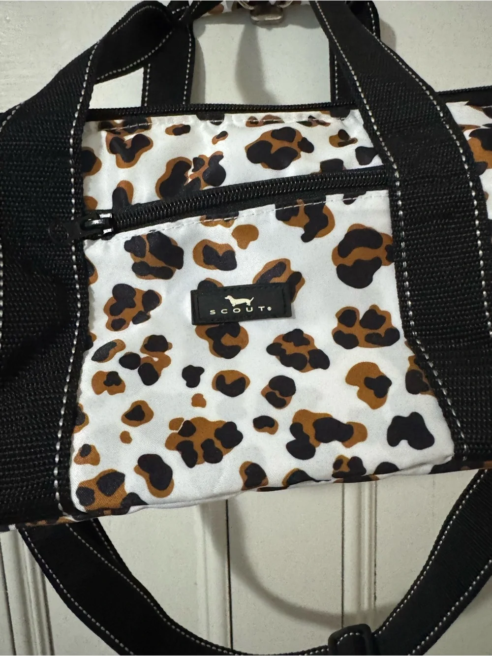 SCOUT Chilly Wonka Leopard Crossbody Soft Cooler Bag